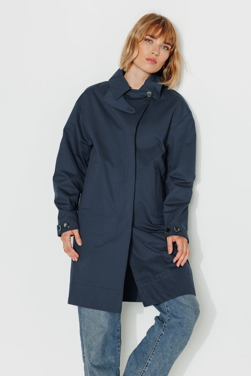 SAUZET - Trench oversize 100% coton déperlant MARINE - Trench & Coat