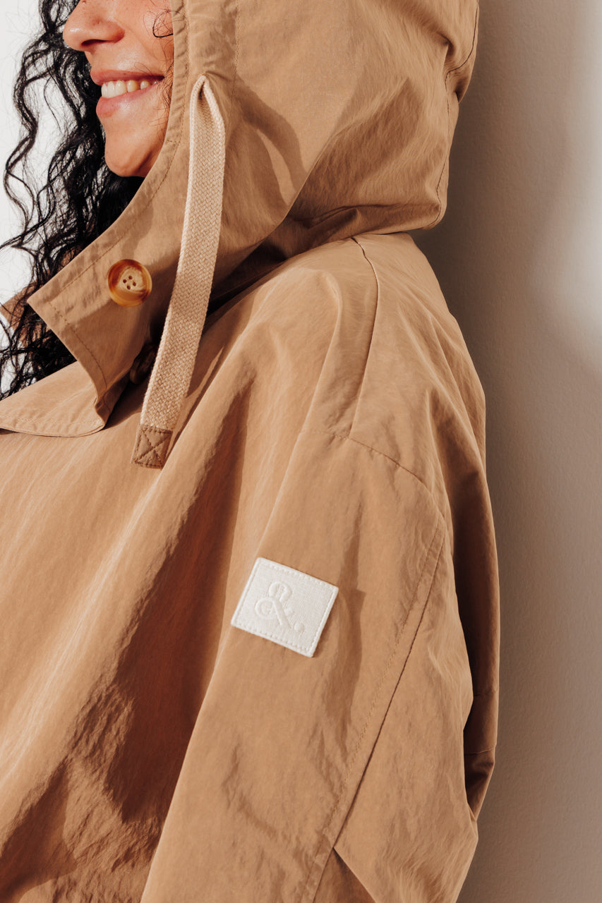 CORNUS - Parka décontractée à capuche déperlante camel