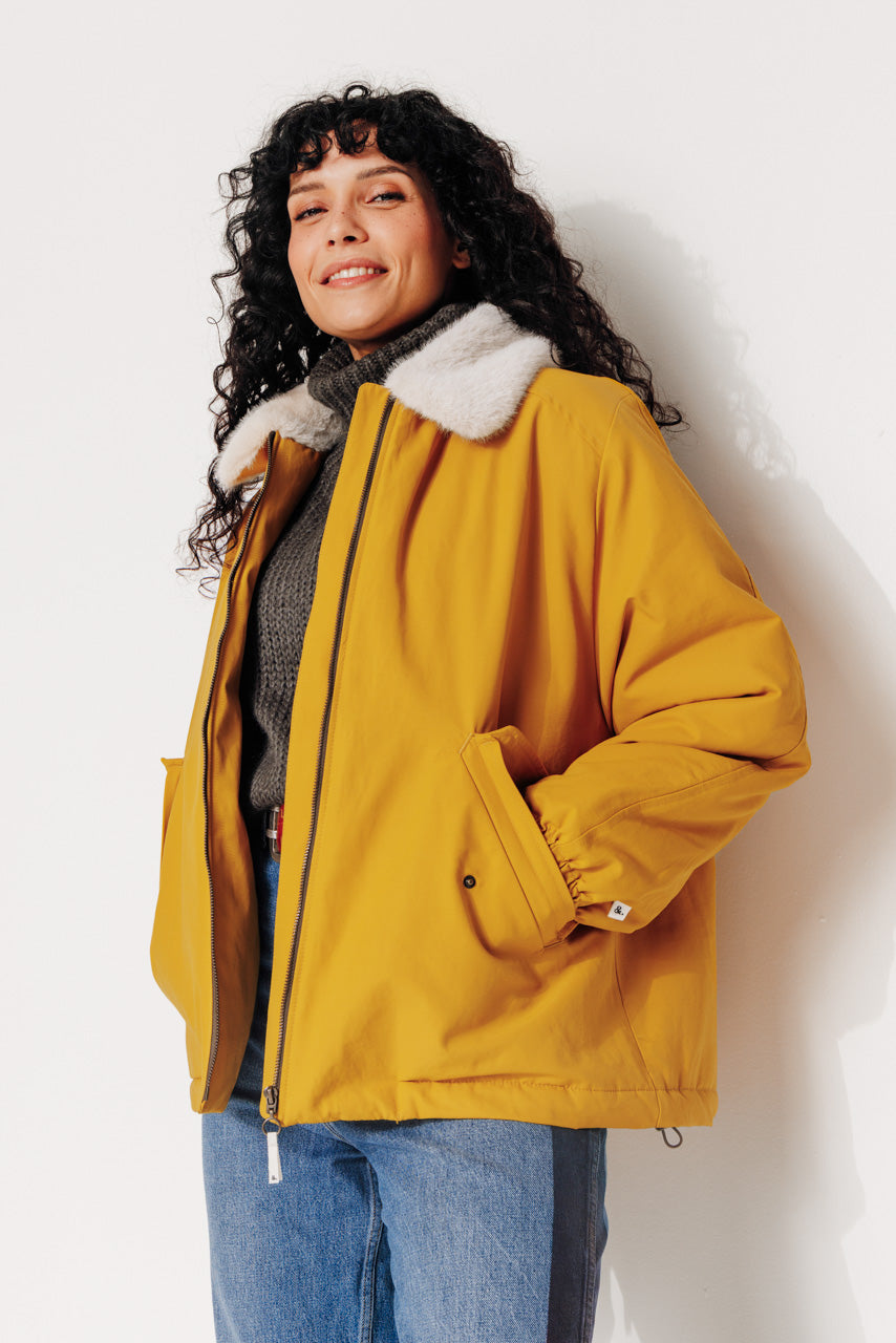 THUYA - THUYA - Imperméable court ouatiné en coton déperlant moutarde MOUTARDE - Trench & Coat