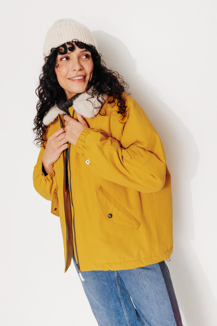 THUYA - THUYA - Imperméable court ouatiné en coton déperlant moutarde MOUTARDE - Trench & Coat