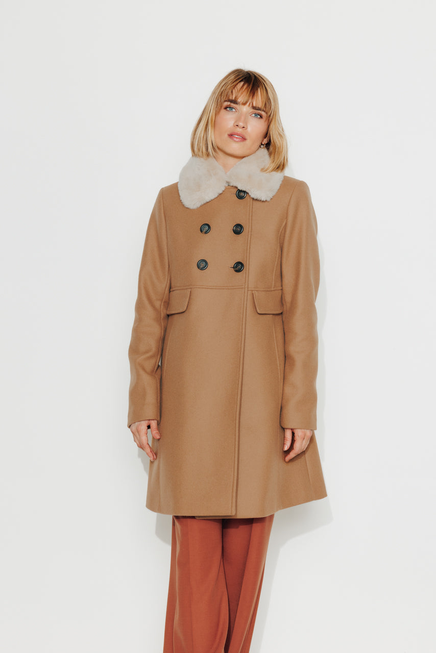 Short women's coat with faux fur collar in camel wool Trench