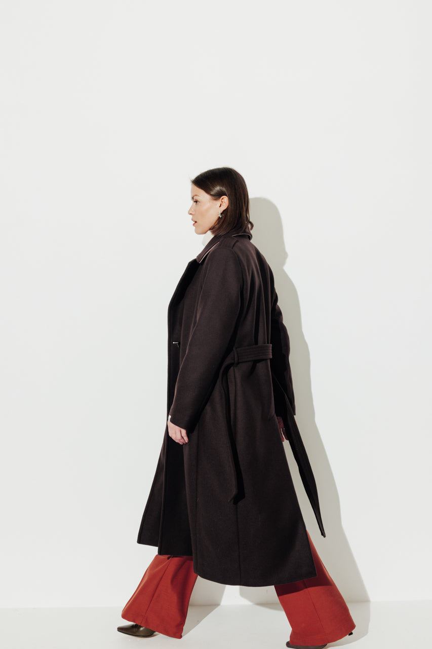 PRECIEUX - PRECIEUX - Manteau long ceinturé en drap de laine vierge marron Marron / Brown - Trench & Coat