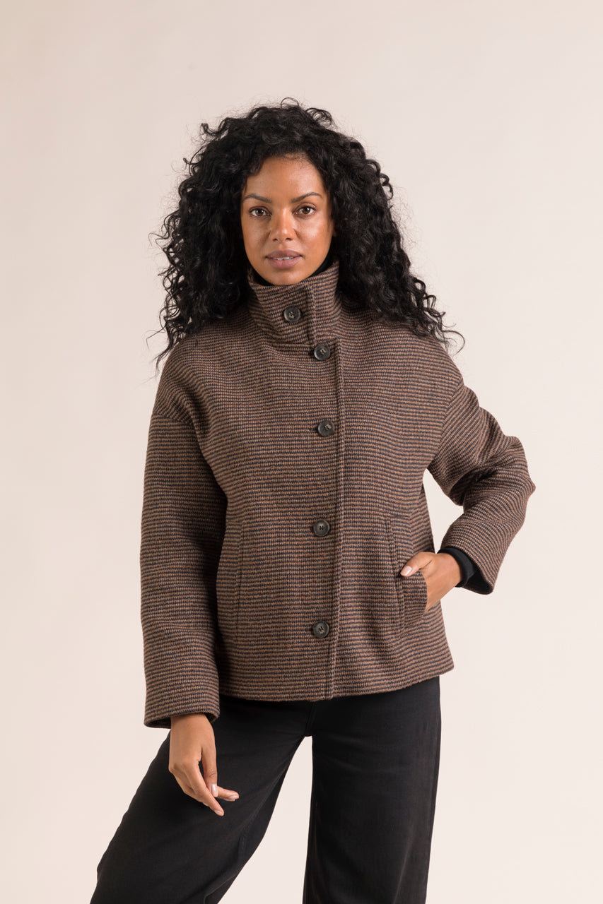 Short coat with high collar in brown wool Trench Coat Trench Coat France
