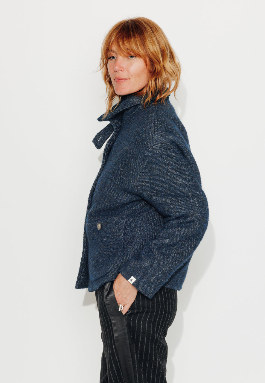 SEQUOIA - SEQUOIA - Manteau court en gabardine de laine bouclée recyclée bleu OCEAN - Trench & Coat