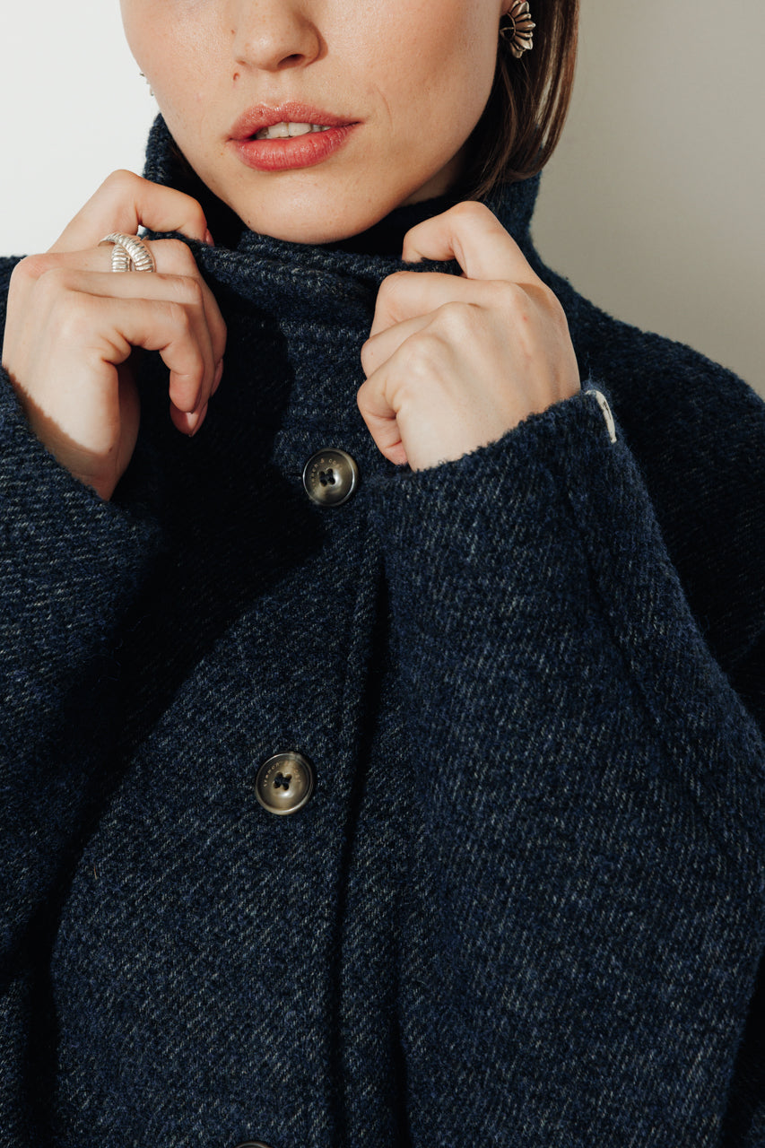 SEQUOIA - SEQUOIA - Manteau court en gabardine de laine bouclée recyclée bleu OCEAN - Trench & Coat