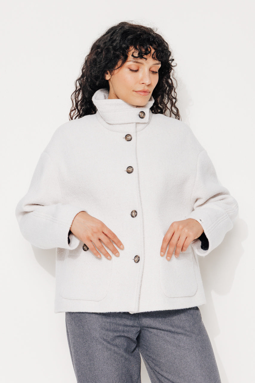 SEQUOIA - SEQUOIA - Manteau court en gabardine de laine bouclée recyclée écru ECRU - Trench & Coat
