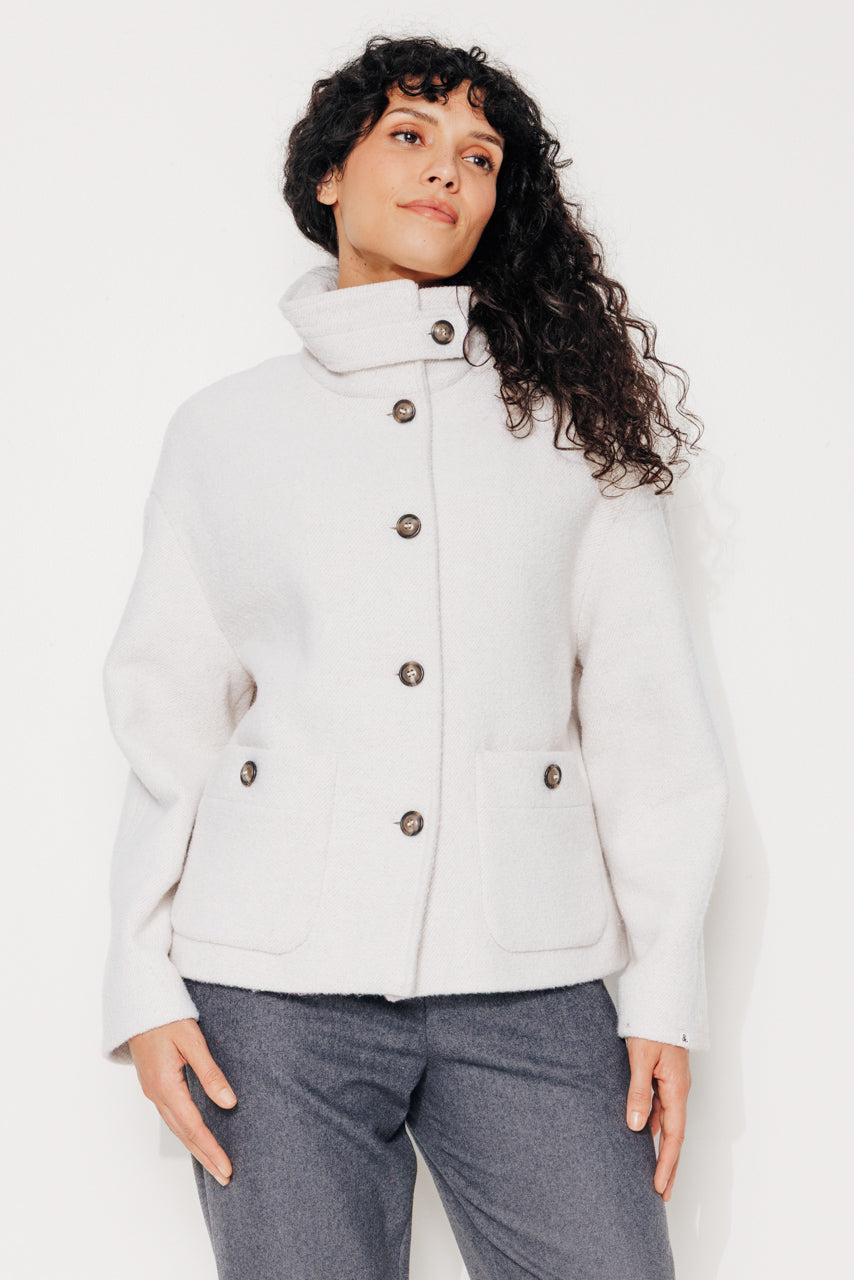SEQUOIA - SEQUOIA - Manteau court en gabardine de laine bouclée recyclée écru ECRU - Trench & Coat