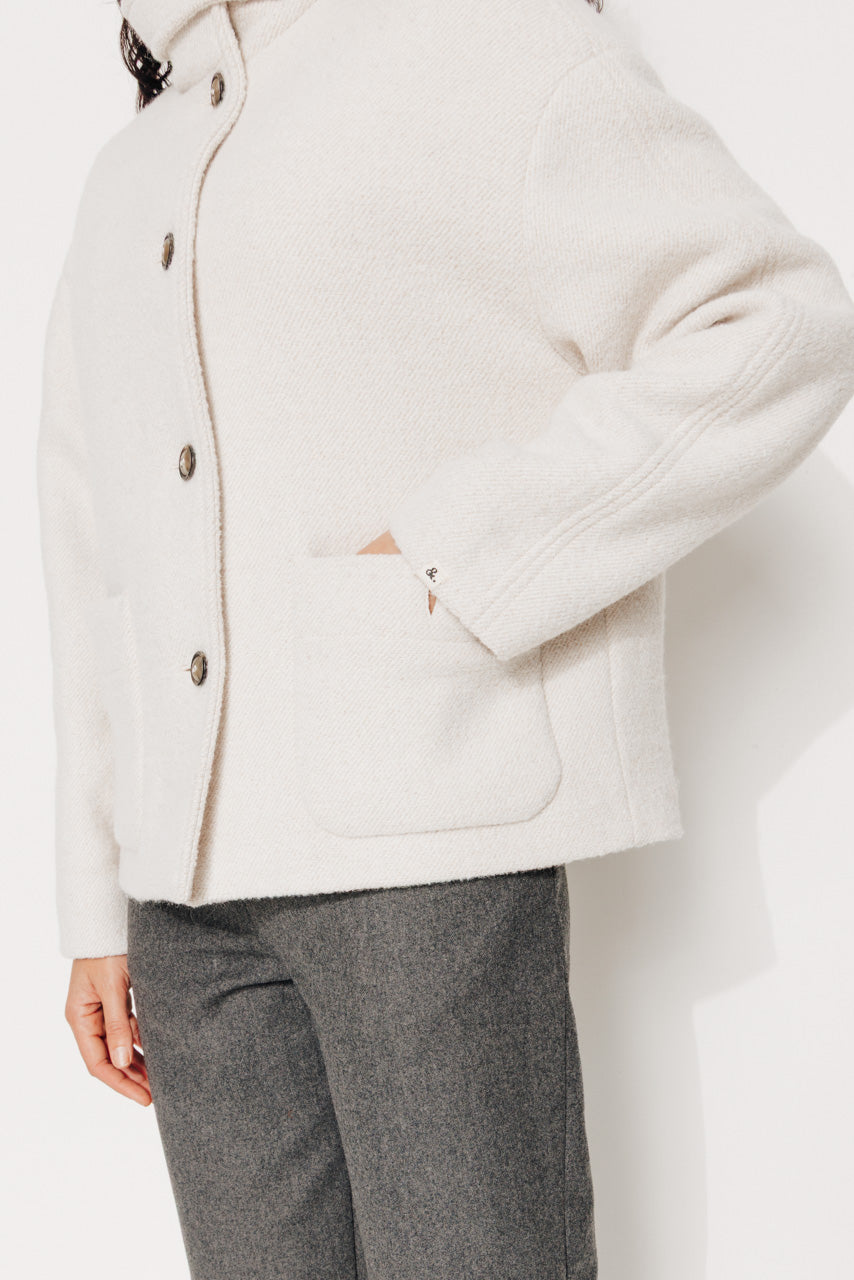 SEQUOIA - SEQUOIA - Manteau court en gabardine de laine bouclée recyclée écru ECRU - Trench & Coat