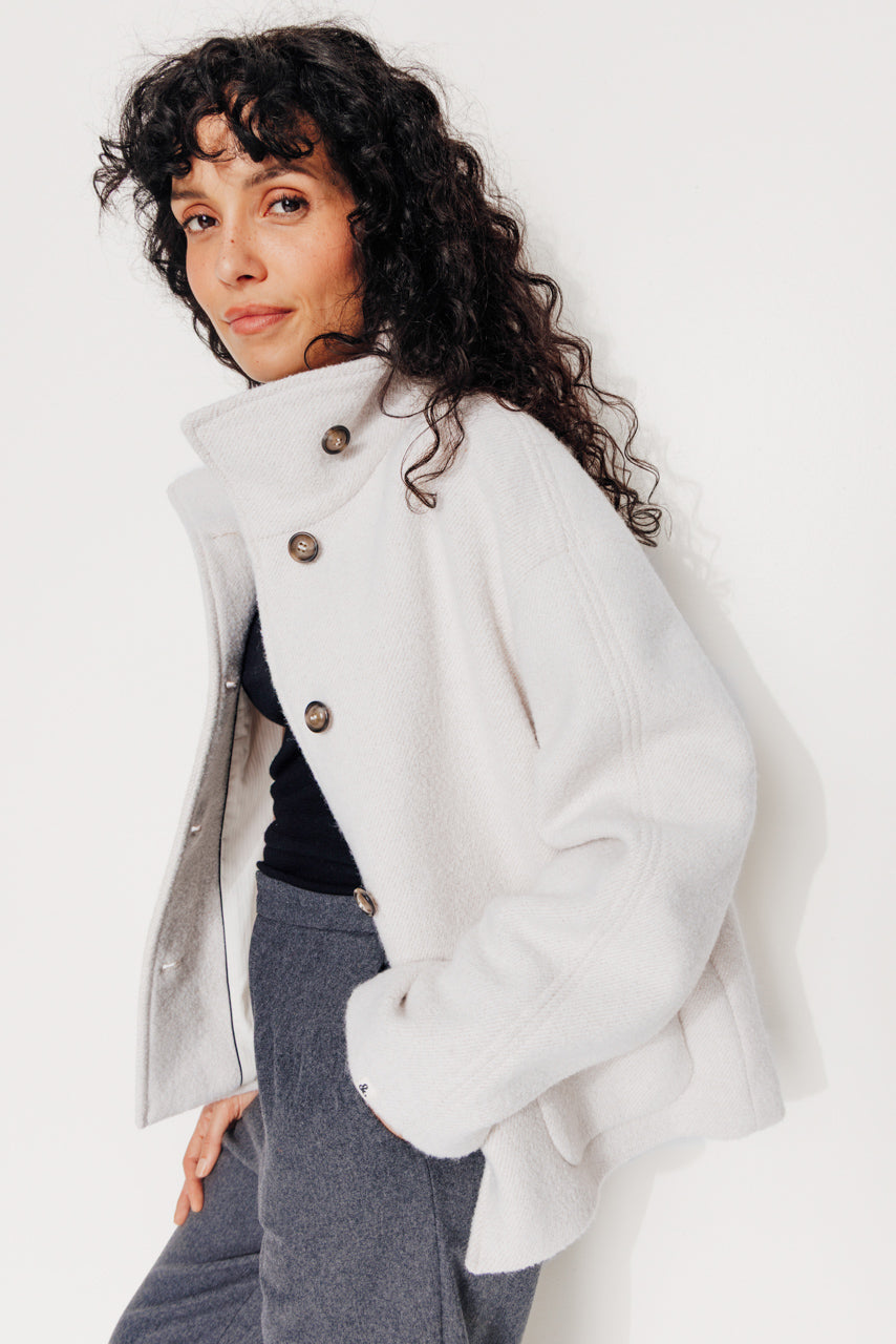 SEQUOIA - SEQUOIA - Manteau court en gabardine de laine bouclée recyclée écru ECRU - Trench & Coat