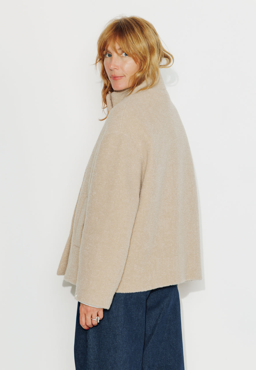 PLUMERIA - PLUMERIA - Manteau court en bouclette de laine vierge beige SABLE - Trench & Coat