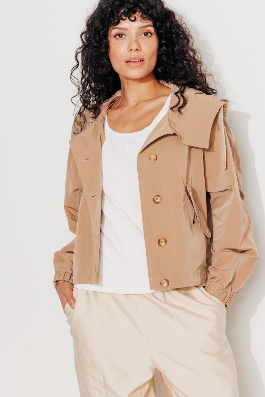 SUREAU - SUREAU - Veste courte, légère et déperlante CAMEL - Trench & Coat