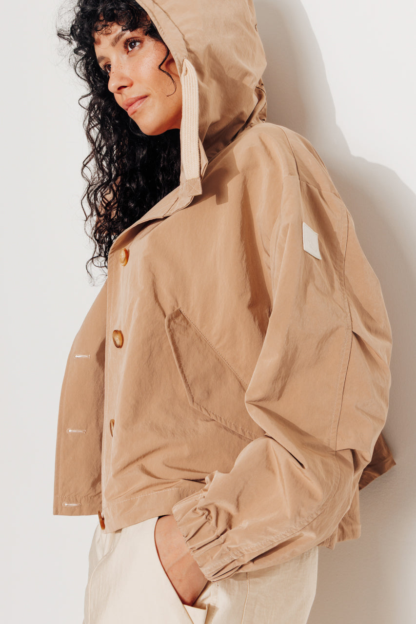 SUREAU - SUREAU - Veste courte, légère et déperlante CAMEL - Trench & Coat