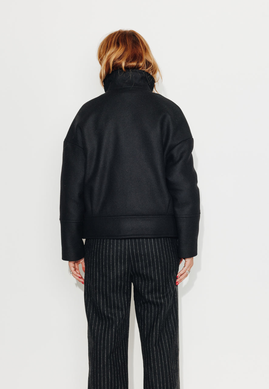 MABLY - MABLY - Blouson court oversize en drap de laine noir Noir / Black - Trench & Coat