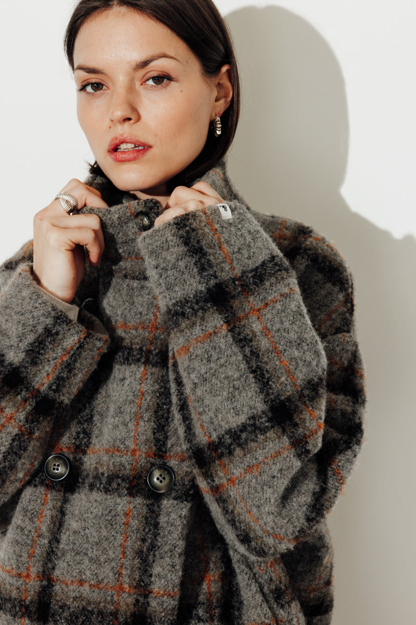 PLUMERIA - PLUMERIA - Manteau court oversize en bouclette de laine à carreaux gris VISONMARRON - Trench & Coat