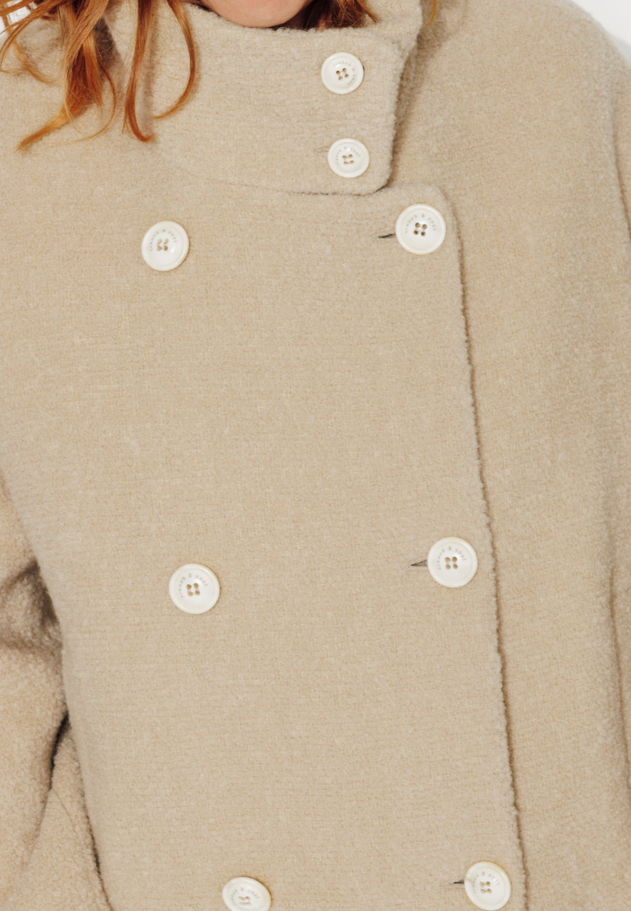 PLUMERIA - PLUMERIA - Manteau court en bouclette de laine vierge beige SABLE - Trench & Coat