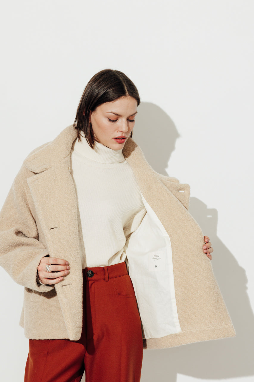 PLUMERIA - PLUMERIA - Manteau court en bouclette de laine vierge beige SABLE - Trench & Coat