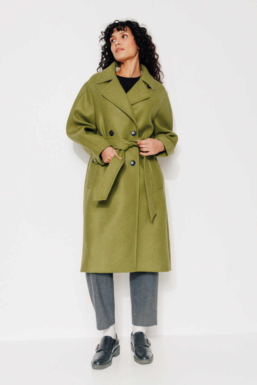 TROENE - TROENE - Manteau long oversize en gabardine de laine recyclée vert VERDURE - Trench & Coat